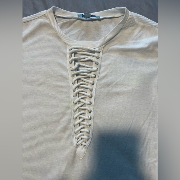 She + sky woman’s short front detail grommets - Picture 2 of 3